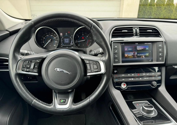 Jaguar F-Pace cena 125000 przebieg: 78600, rok produkcji 2016 z Olsztyn małe 106
